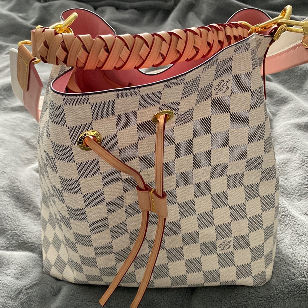 Bucket style purse